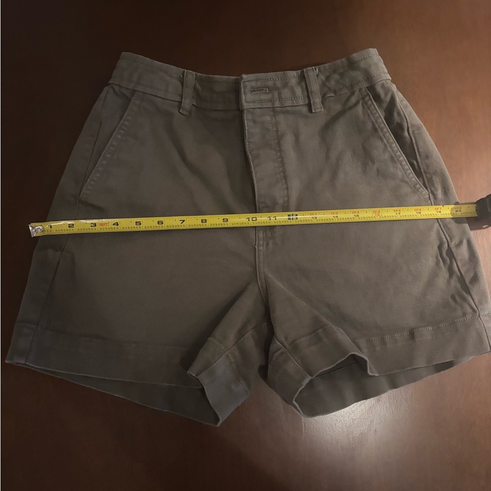 Everlane Utility Shorts Army Green